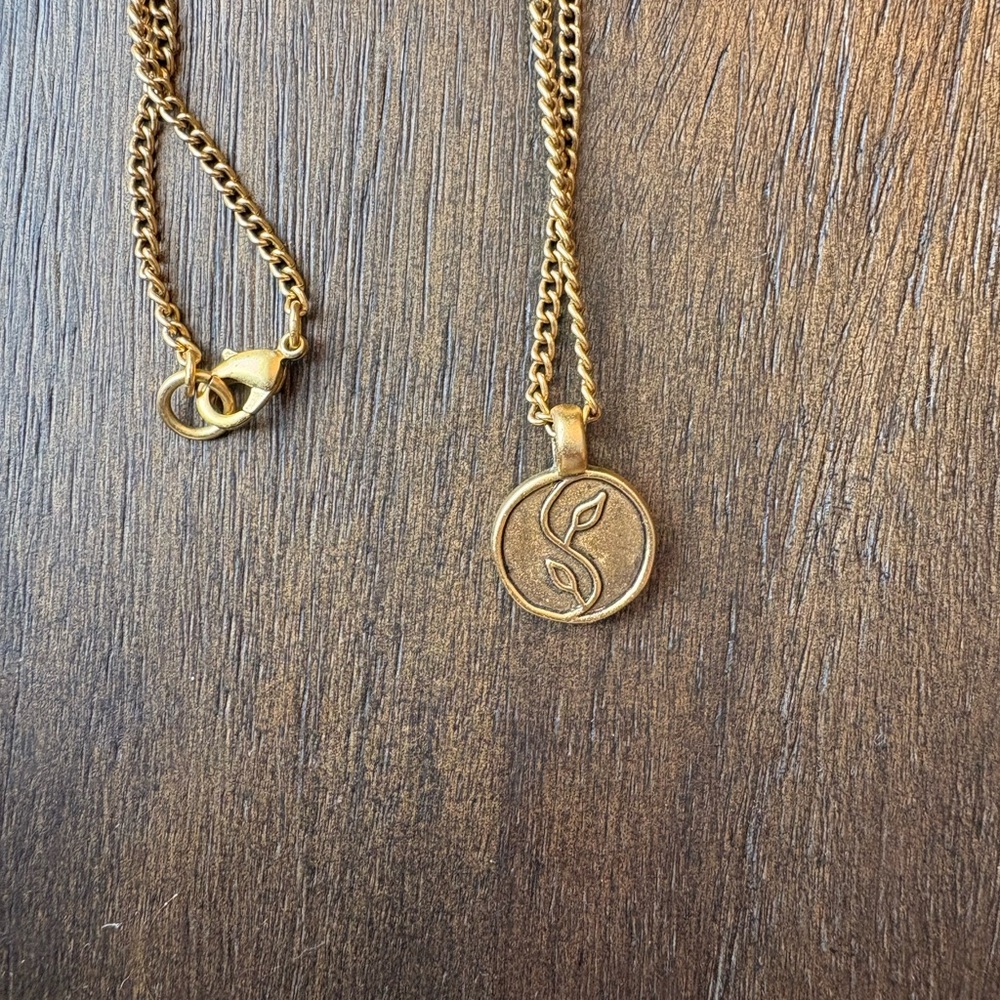 Elegant Gold Leafy Yin/Yang Pendant Necklace